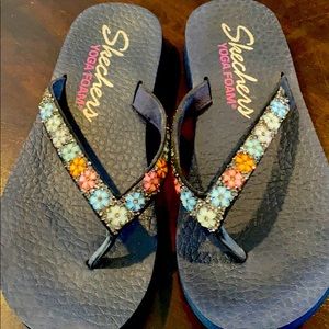 Sketchers yoga foam flip-flops